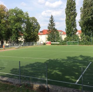 Blick auf das Kleinfeld in nordöstlicher Richtung Informationen zur neuen Saison 2019/20
